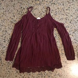 Shoulder cut out, flowy top